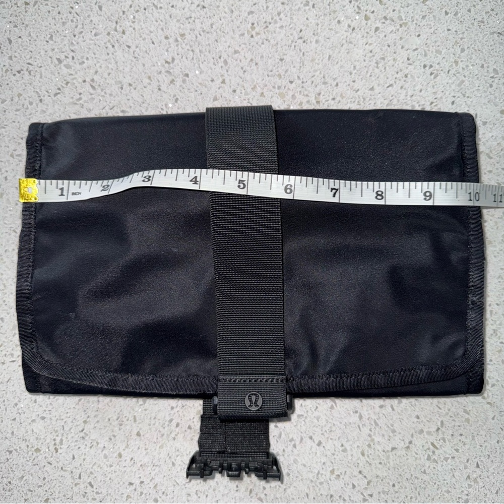 Lululemon Roll Up Travel Kit - Picture 15 of 15